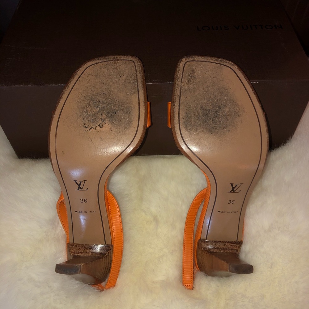 Authentic LouisVuitton orange pumps - Picture 4 of 6